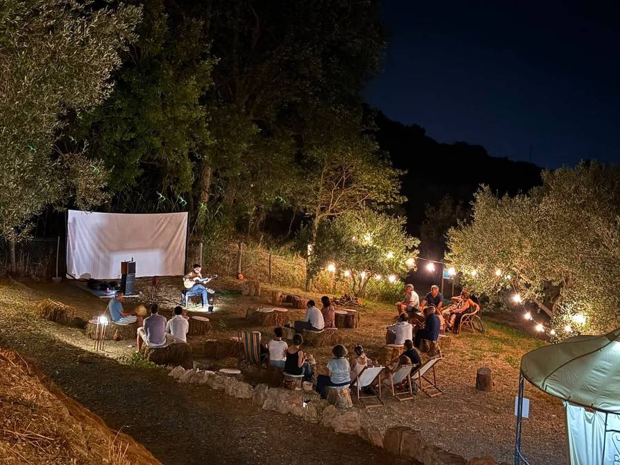 Theatron Petra Sky Glamping – concerto nell'uliveto di Diamante